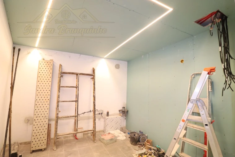 Apartamento T2 para Venda em Ramalhal Foto 2