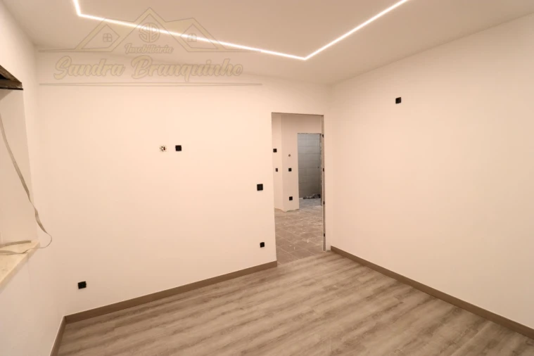 Apartamento T2 para Venda em Ramalhal Foto 42