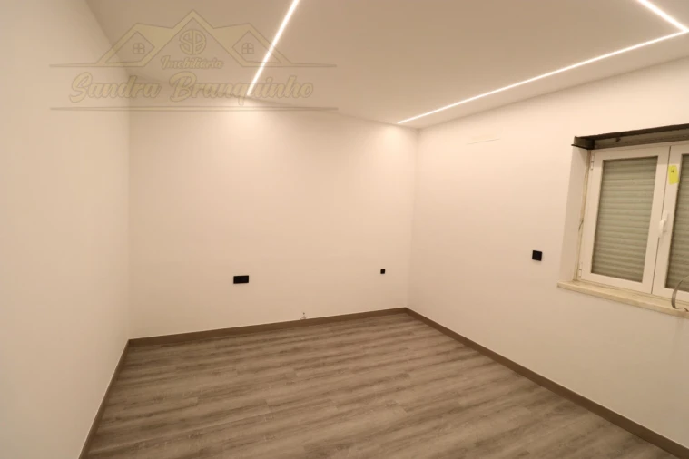 Apartamento T2 para Venda em Ramalhal Foto 43
