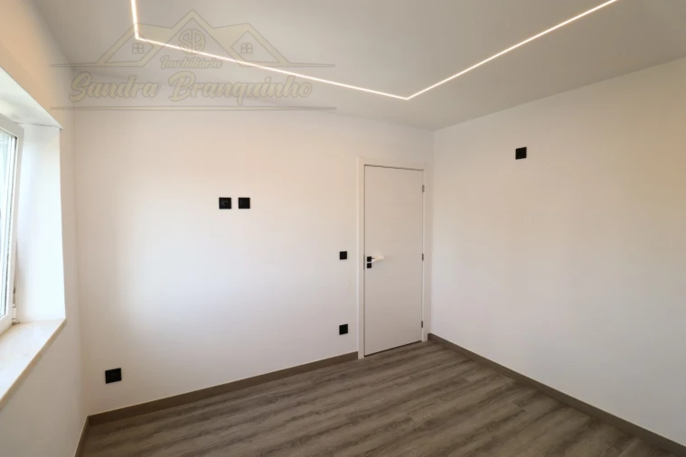 Apartamento T2 para Venda em Ramalhal Foto 20