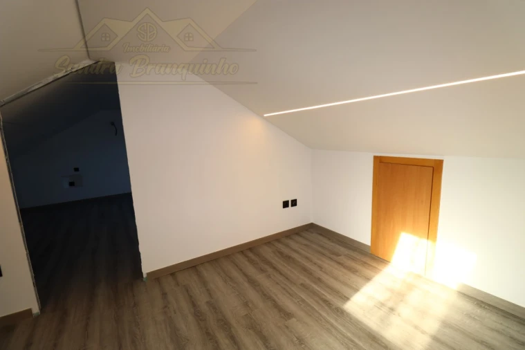 Apartamento T2 para Venda em Ramalhal Foto 36