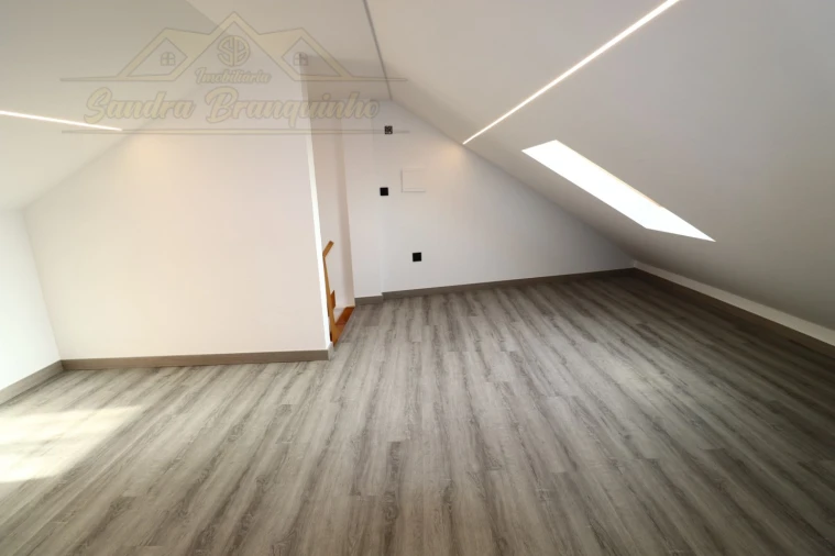 Apartamento T2 para Venda em Ramalhal Foto 38