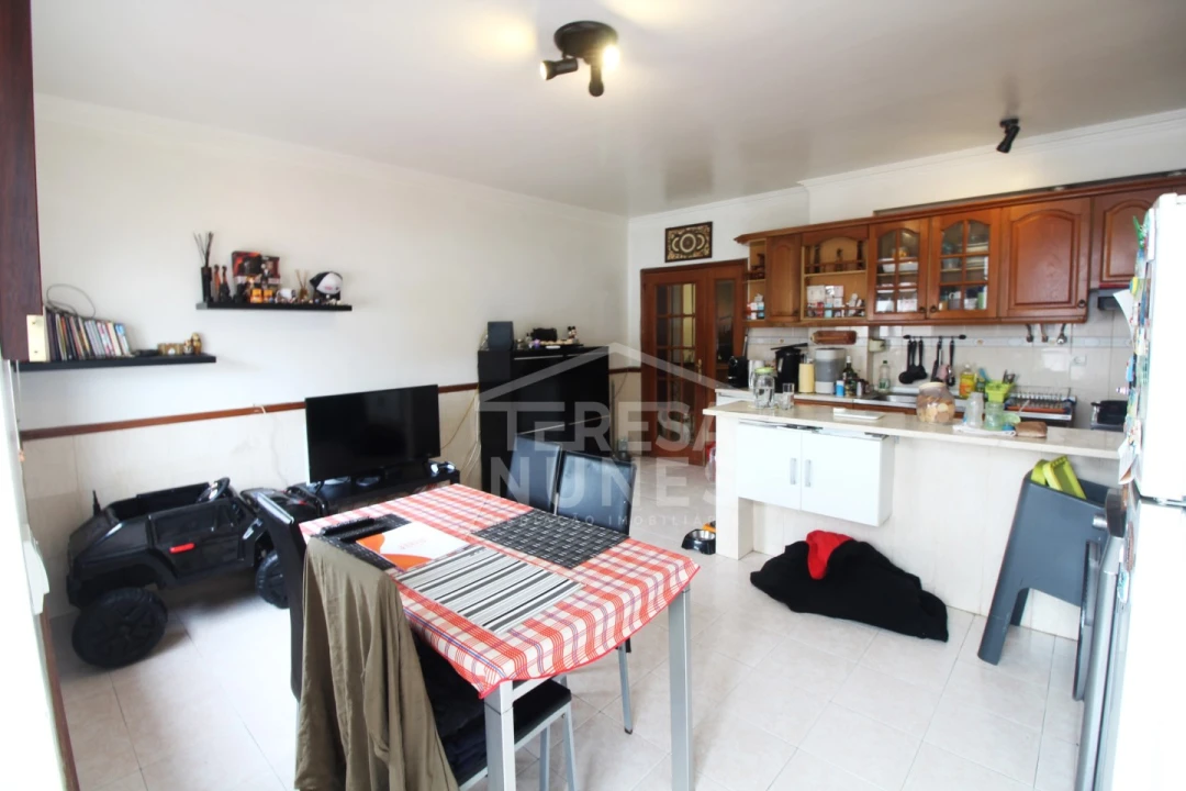 Apartamento T2 para Venda em Charneca de Caparica e Sobreda Foto 2