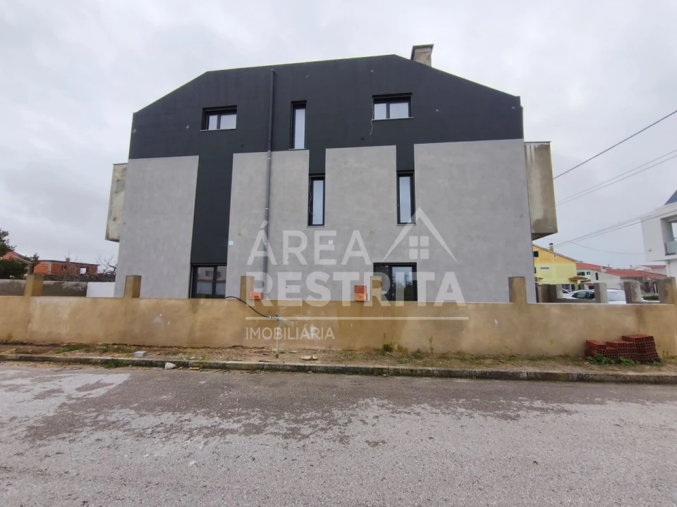 Moradia T4 para Venda em Fernao Ferro Foto 2
