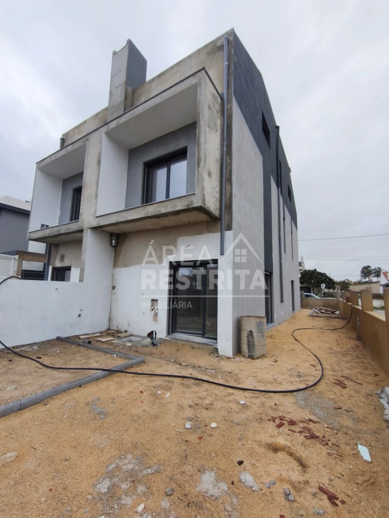 Moradia T4 para Venda em Fernao Ferro Foto 4