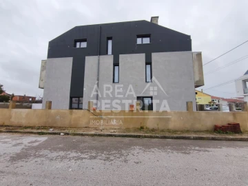 Moradia T4 para Venda em Fernao Ferro
