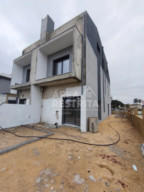 Moradia T4 para Venda em Fernao Ferro