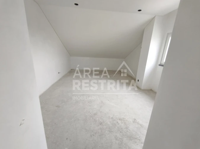 Moradia T4 para Venda em Fernao Ferro Foto 21