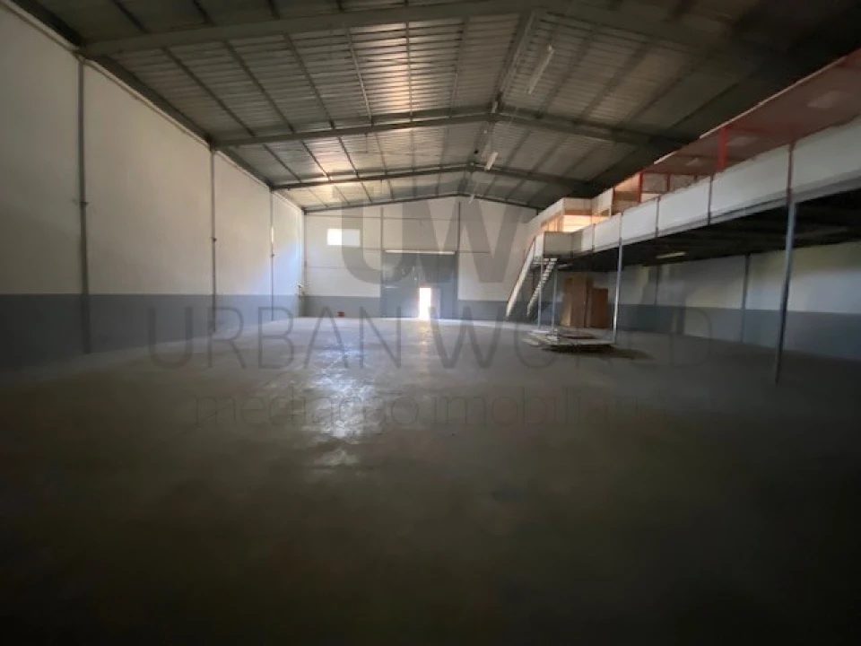 Armazém para Venda em Venda do Pinheiro e Santo Estêvão das Galés Foto 2