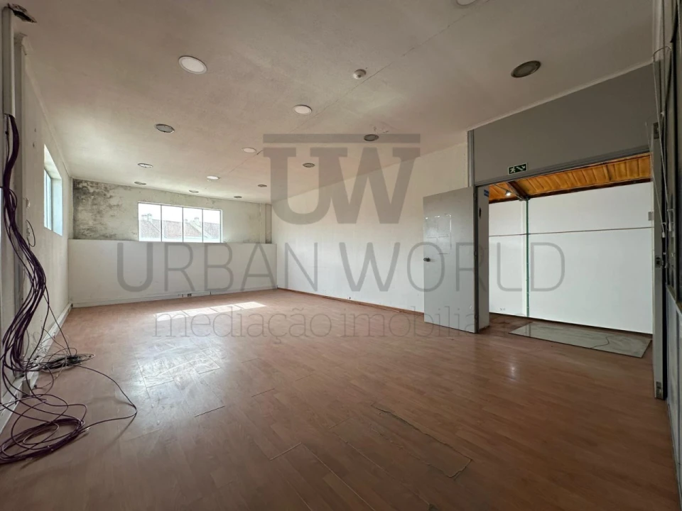 Armazém para Venda em Venda do Pinheiro e Santo Estêvão das Galés Foto 3