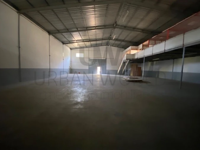 Armazém para Venda em Venda do Pinheiro e Santo Estêvão das Galés Foto 2