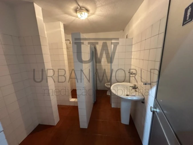 Armazém para Venda em Venda do Pinheiro e Santo Estêvão das Galés Foto 3