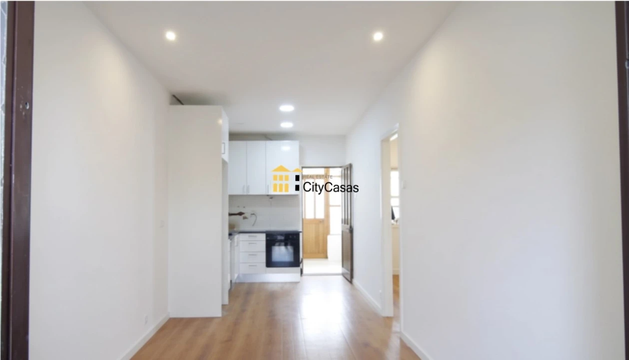 Moradia T2 para Venda em Oliveira do Douro Foto 2