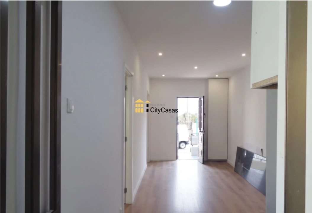 Moradia T2 para Venda em Oliveira do Douro Foto 3