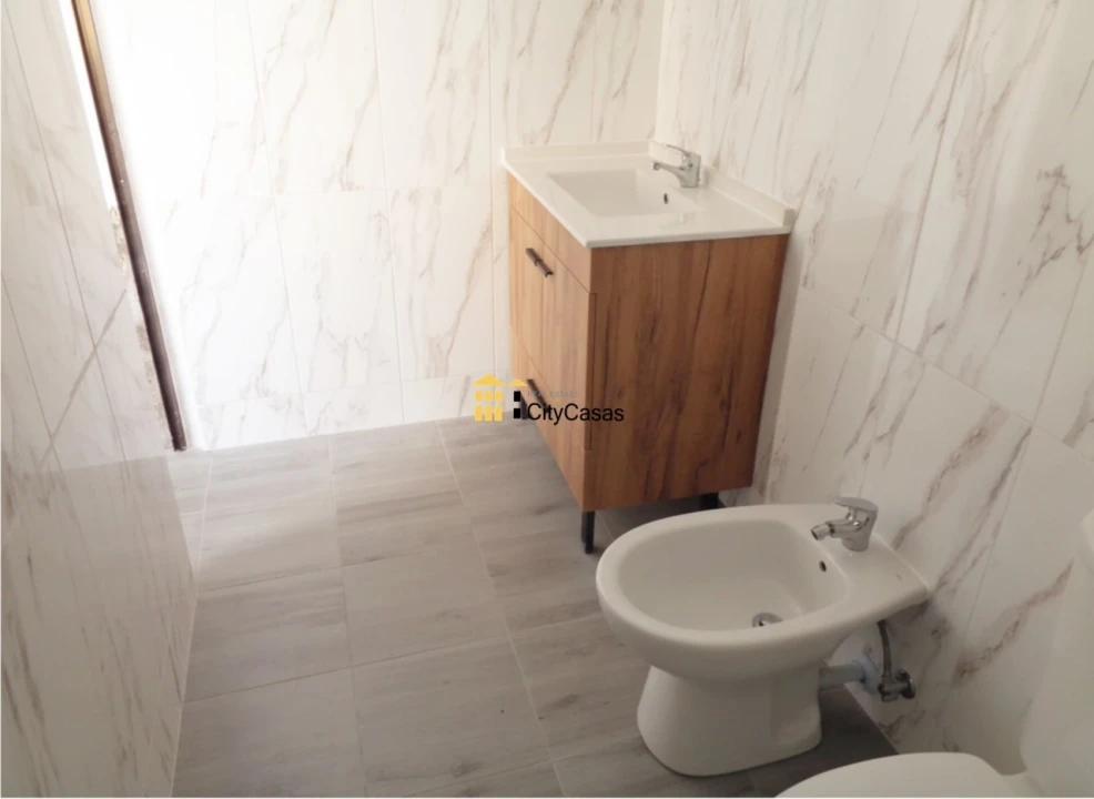 Moradia T2 para Venda em Oliveira do Douro Foto 5