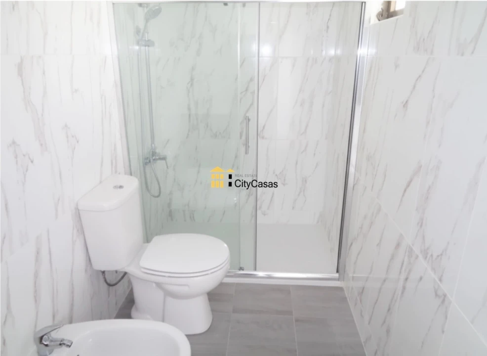 Moradia T2 para Venda em Oliveira do Douro Foto 7