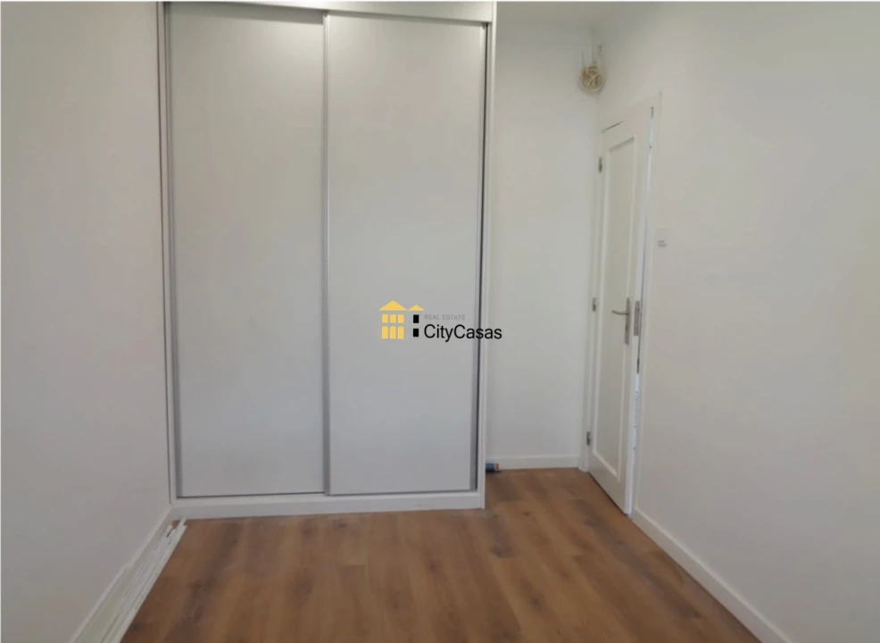 Moradia T2 para Venda em Oliveira do Douro Foto 8