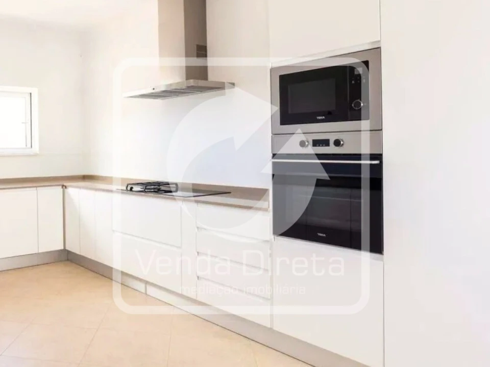 Moradia T4 para Venda em Budens Foto 16