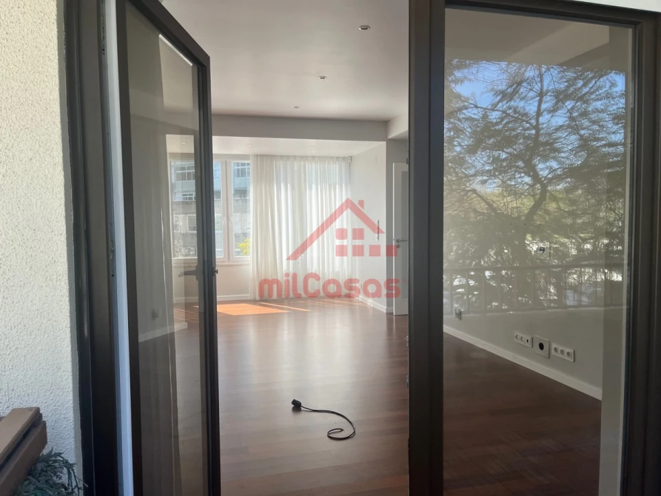 Apartamento T2 para Arrendamento em Lumiar Foto 3