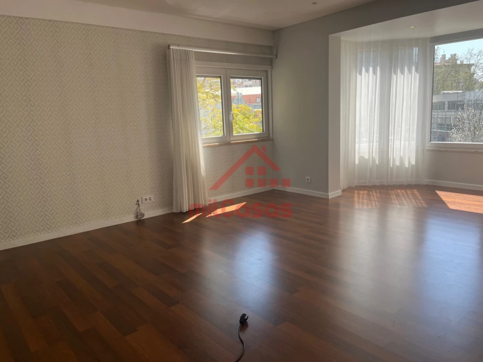 Apartamento T2 para Arrendamento em Lumiar Foto 8