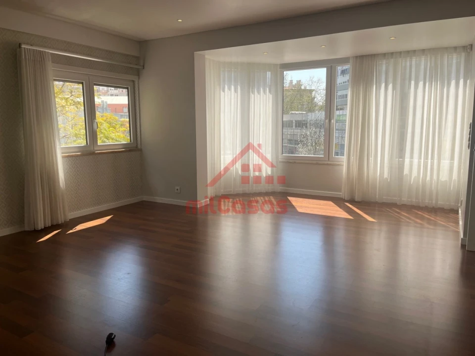 Apartamento T2 para Arrendamento em Lumiar Foto 9