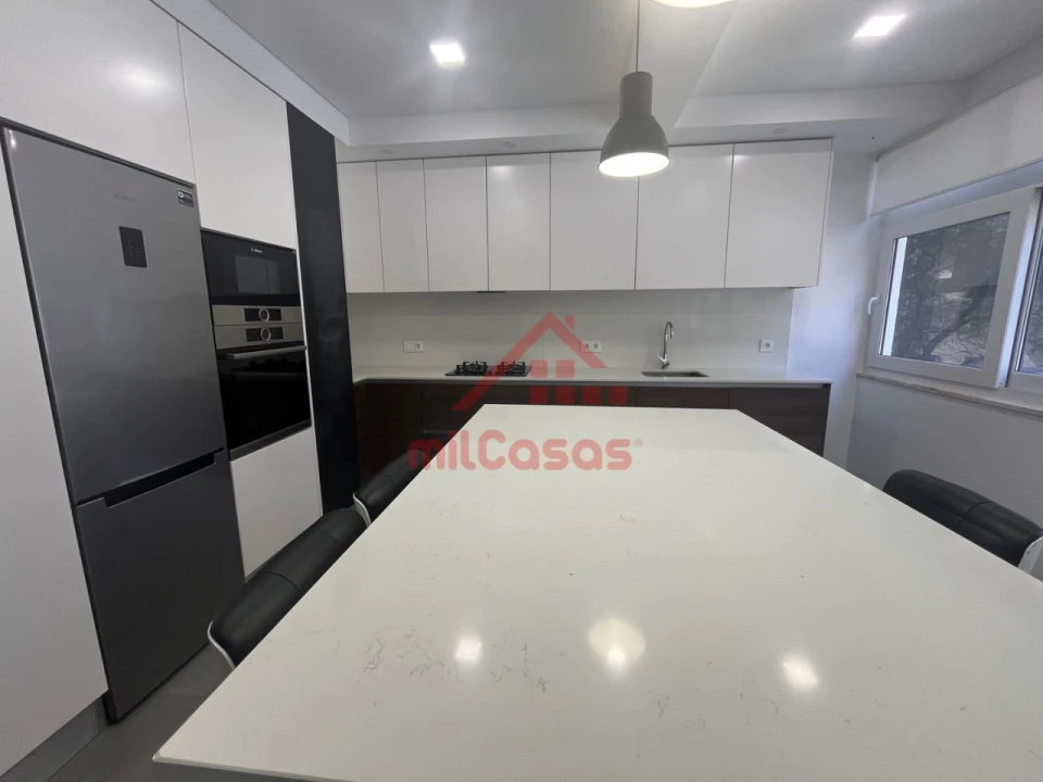 Apartamento T2 para Arrendamento em Lumiar Foto 14