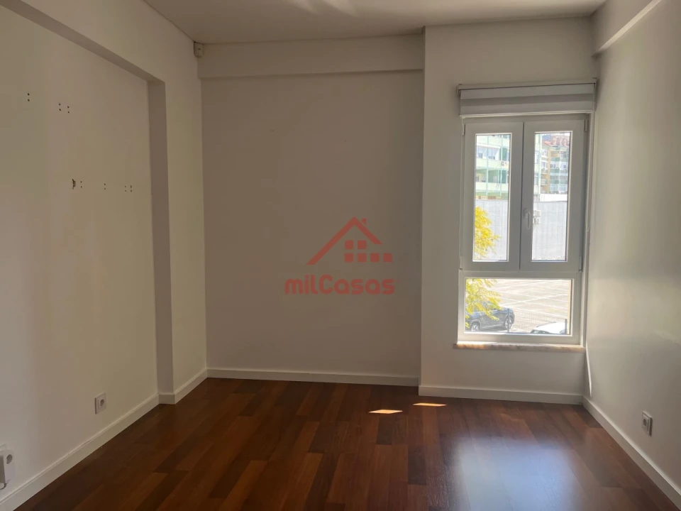 Apartamento T2 para Arrendamento em Lumiar Foto 25