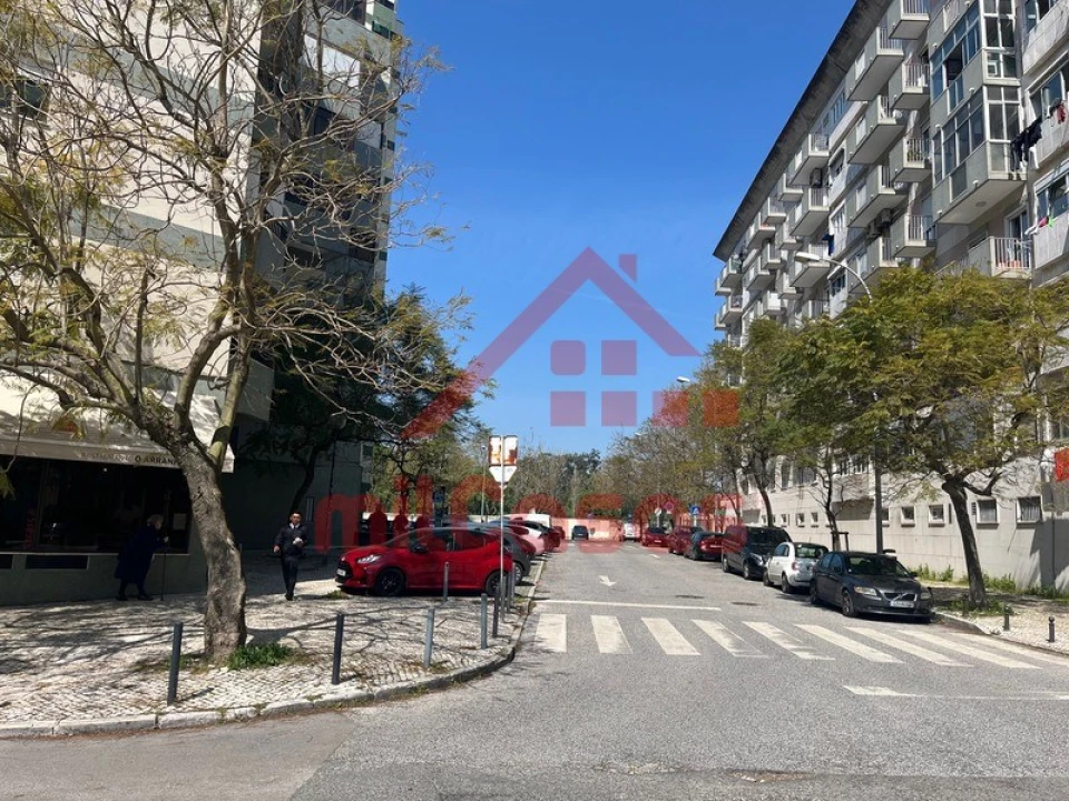 Apartamento T2 para Arrendamento em Lumiar Foto 30