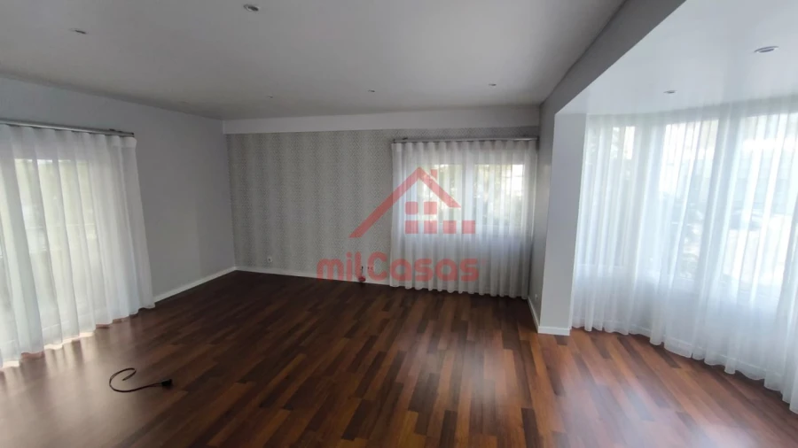 Apartamento T2 para Arrendamento em Lumiar Foto 2