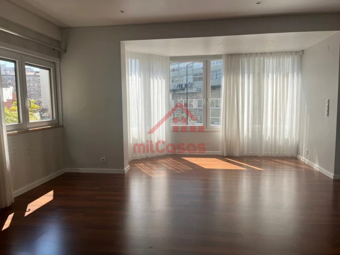 Apartamento T2 para Arrendamento em Lumiar Foto 2