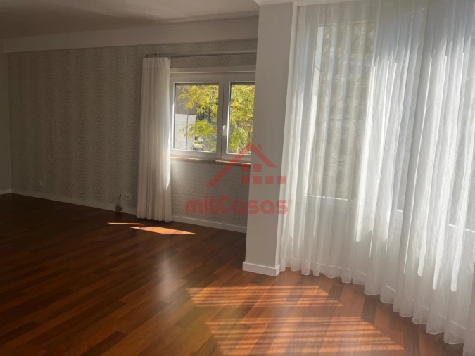 Apartamento T2 para Arrendamento em Lumiar Foto 5