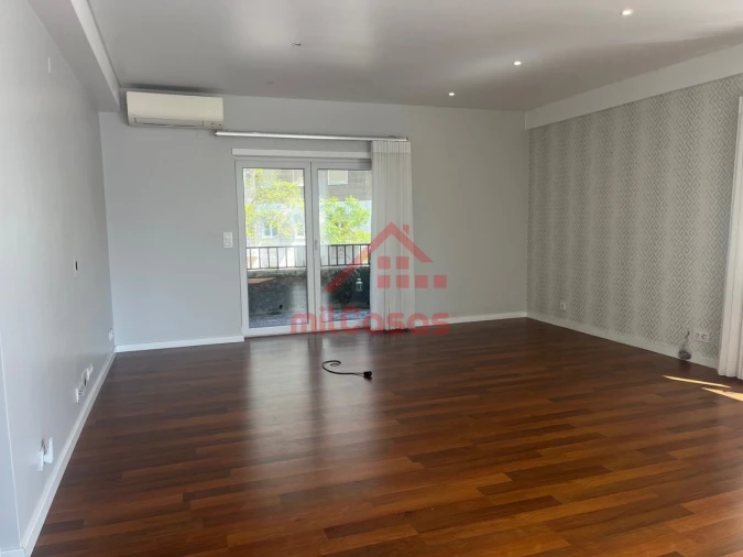 Apartamento T2 para Arrendamento em Lumiar Foto 6