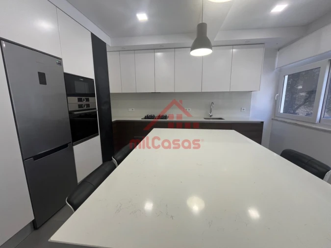 Apartamento T2 para Arrendamento em Lumiar Foto 14