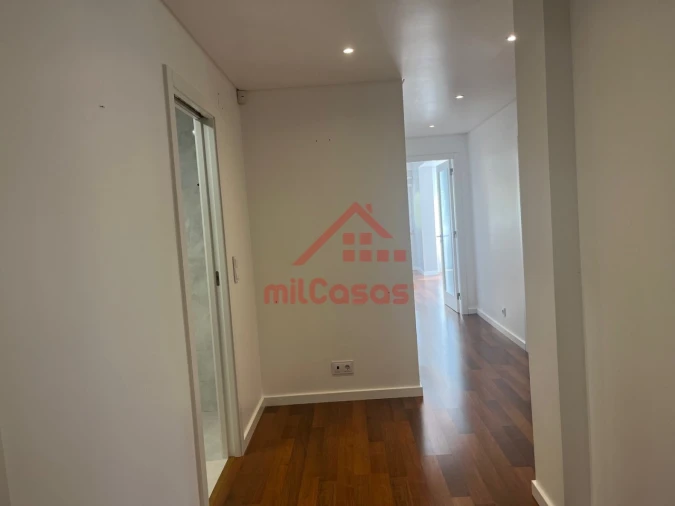 Apartamento T2 para Arrendamento em Lumiar Foto 16