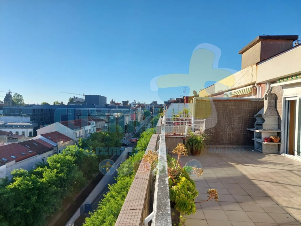 Apartamento T3 para Arrendamento em Braga (São José de São Lázaro e São João do Souto) Foto 1