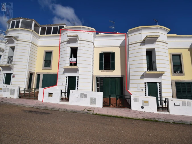 Moradia T4 para Venda em Caia, São Pedro e Alcáçova Foto 1