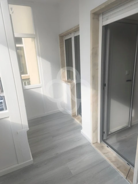 Apartamento T2 para Venda em Oeiras e São Julião da Barra, Paço de Arcos e Caxias