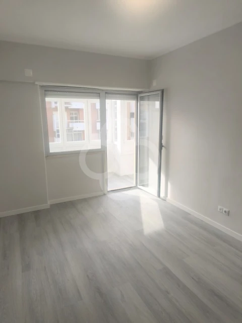 Apartamento T2 para Venda em Oeiras e São Julião da Barra, Paço de Arcos e Caxias