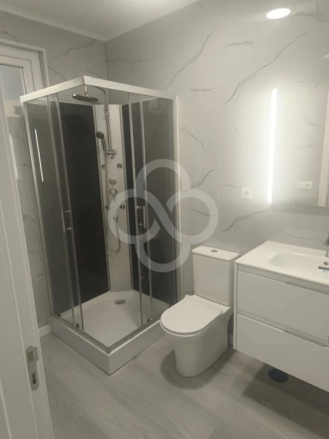 Apartamento T2 para Venda em Oeiras e São Julião da Barra, Paço de Arcos e Caxias