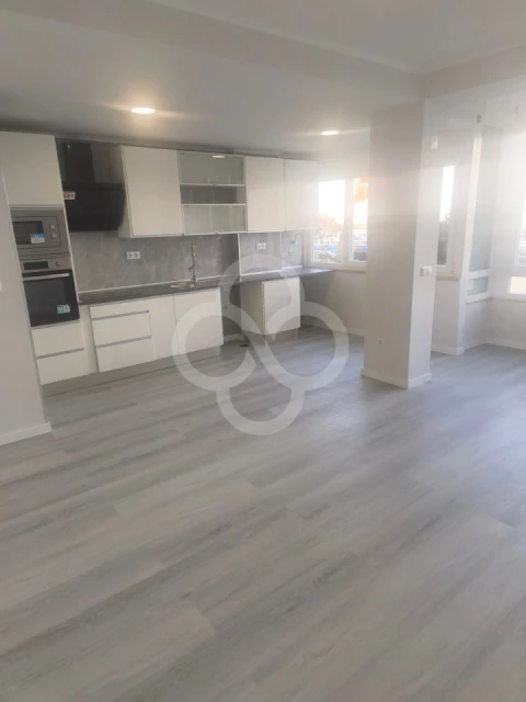 Apartamento T2 para Venda em Oeiras e São Julião da Barra, Paço de Arcos e Caxias