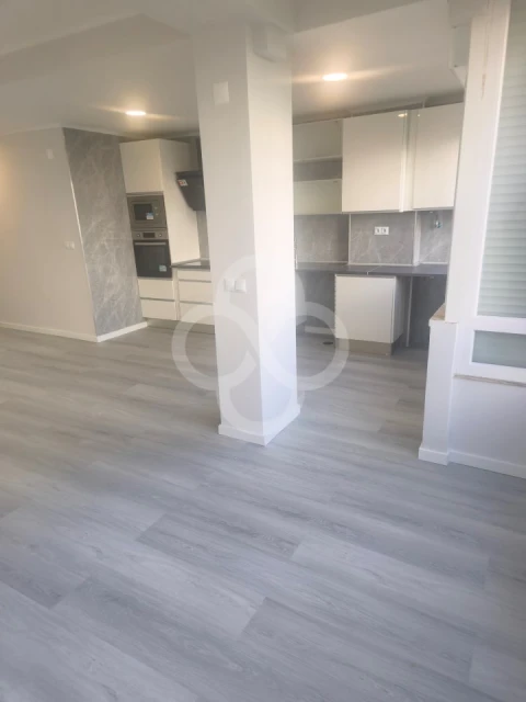 Apartamento T2 para Venda em Oeiras e São Julião da Barra, Paço de Arcos e Caxias