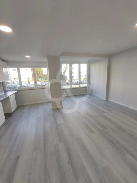 Apartamento T2 para Venda em Oeiras e São Julião da Barra, Paço de Arcos e Caxias