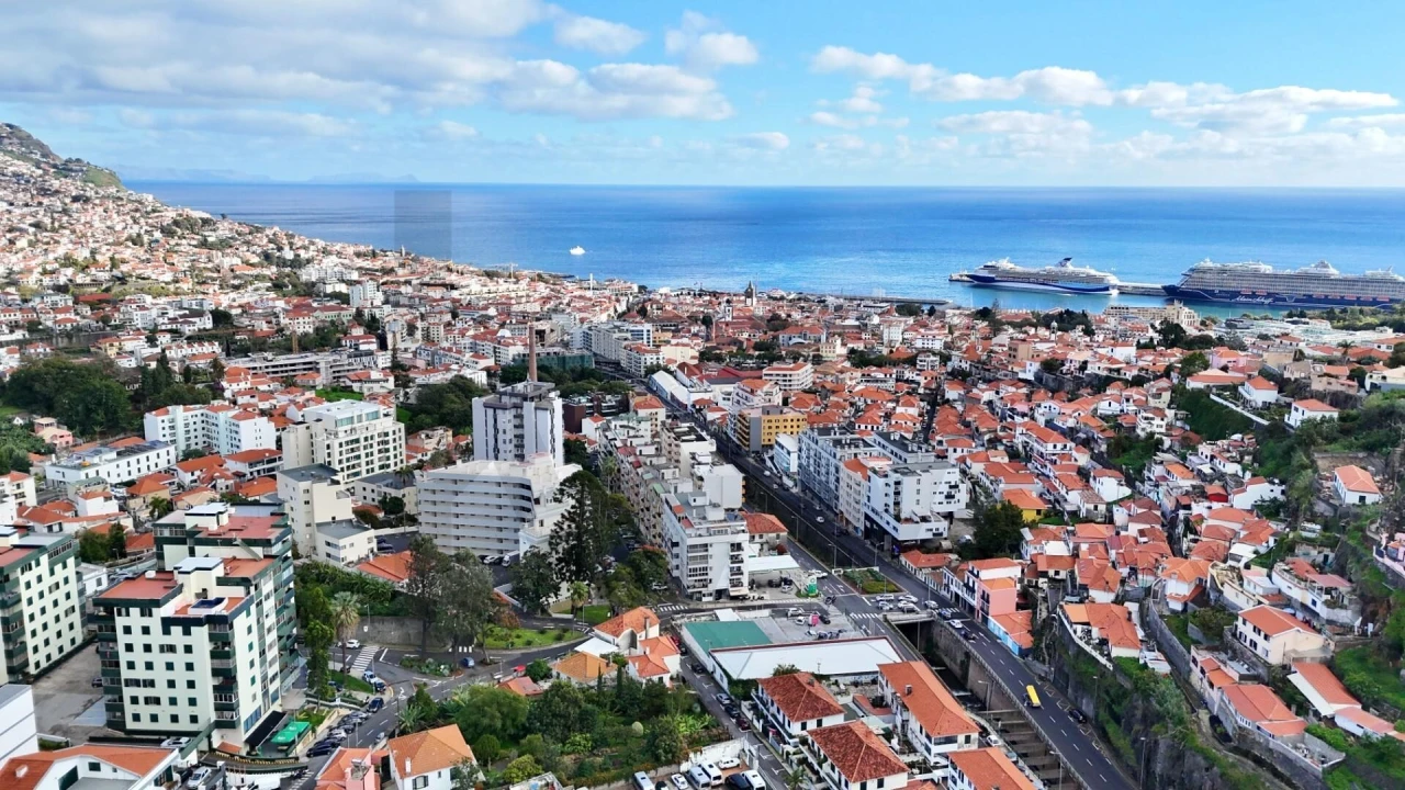 Loja para Venda em Funchal (São Pedro) Foto 1