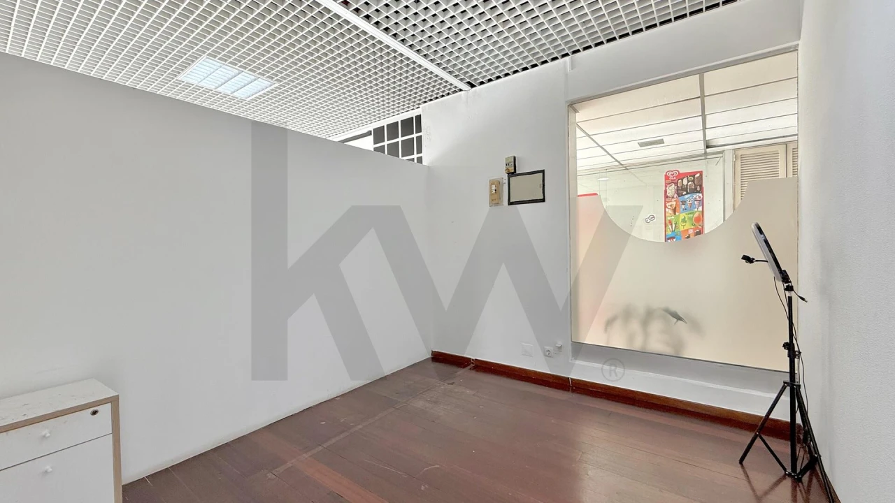 Loja para Venda em Funchal (São Pedro) Foto 13