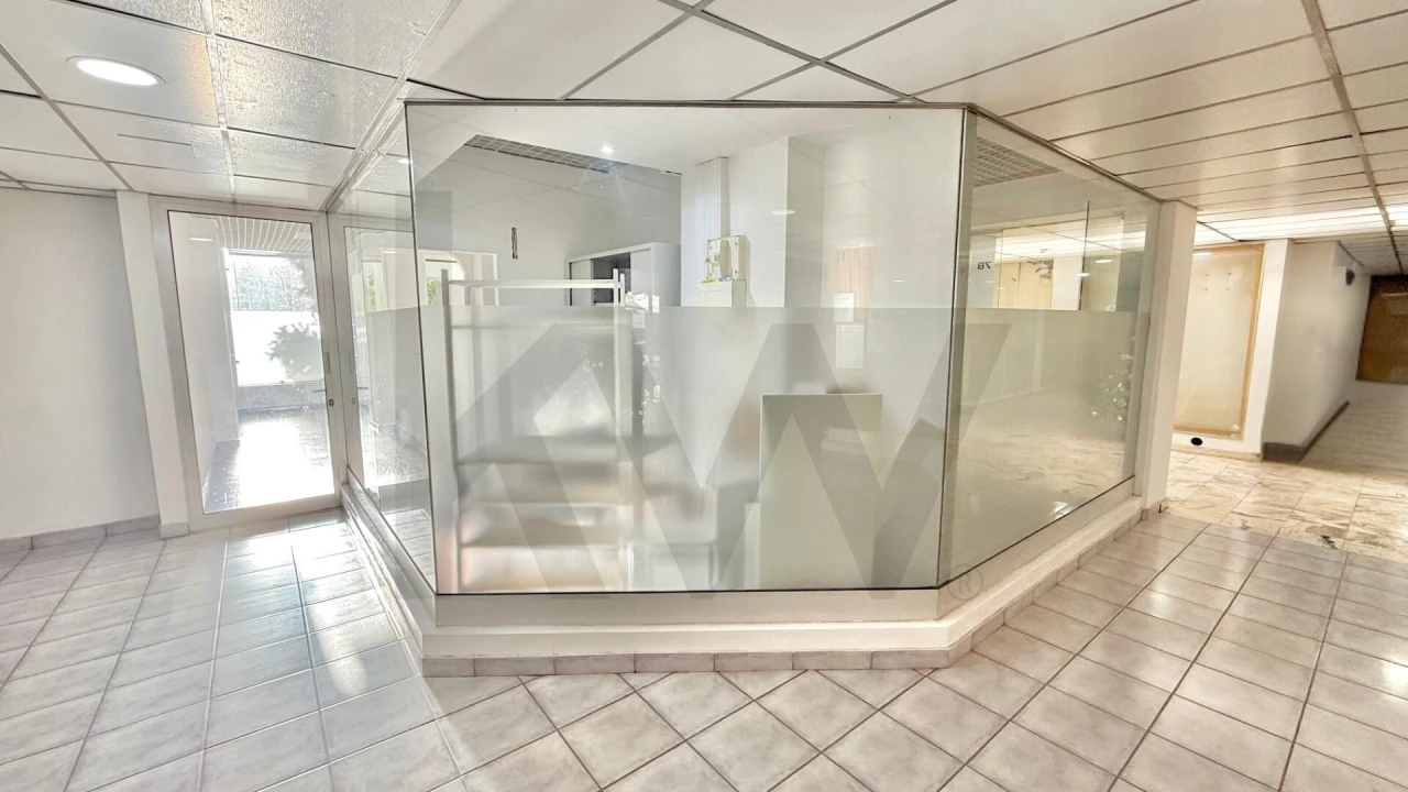 Loja para Venda em Funchal (São Pedro) Foto 16