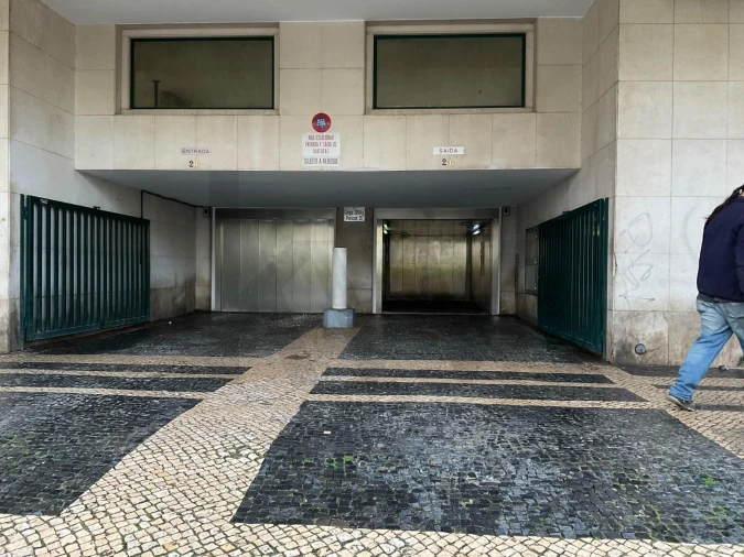 Garagem para Venda em Santa Maria Maior Foto 2