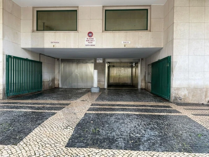 Garagem para Venda em Santa Maria Maior Foto 2