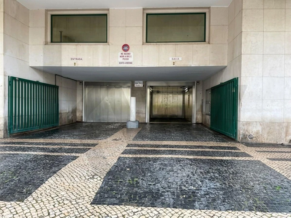 Garagem para Venda em Santa Maria Maior Foto 2