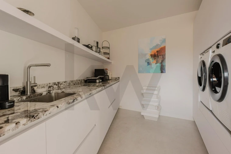 Moradia T4 para Venda em Odiaxere Foto 34