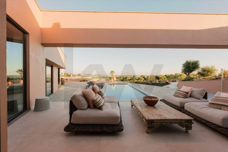 Moradia T4 para Venda em Odiaxere Foto 3